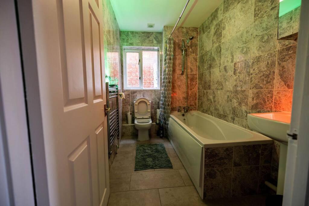 3 Bedrooms House-Sofabed-Parking-Bbqstove-Garden Londres Exterior foto